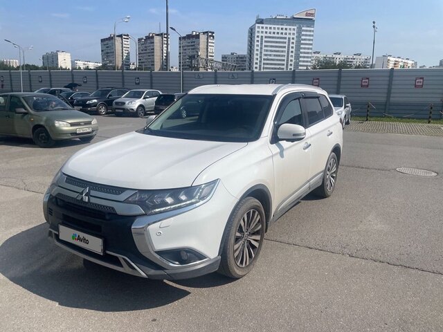 Mitsubishi outlander 2019 года фото