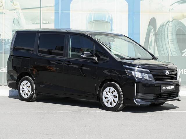 Toyota Voxy 2014