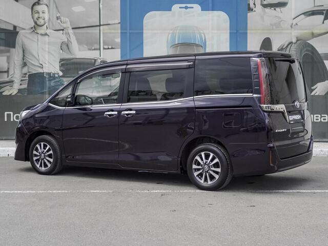 Toyota Voxy 2017