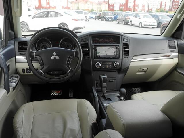 Mitsubishi Pajero 2014