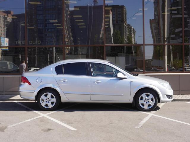 Opel Astra 2011