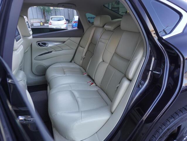 Infiniti M 2011