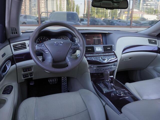 Infiniti M 2011