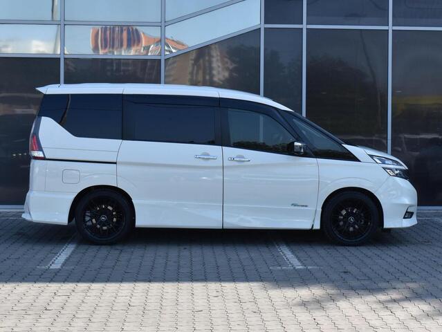 Nissan Serena 2017