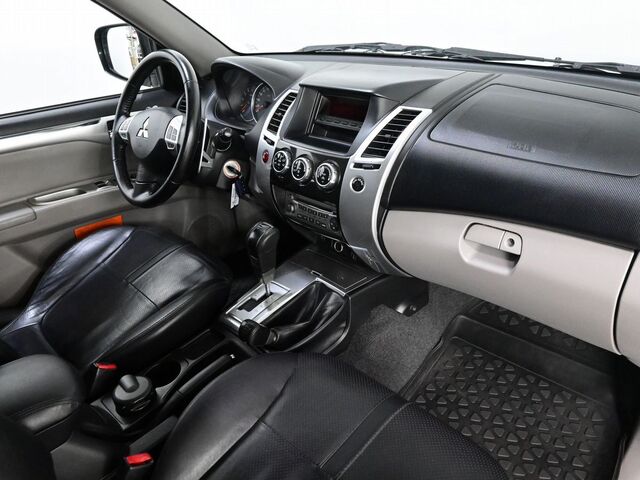 Mitsubishi Pajero Sport 2012