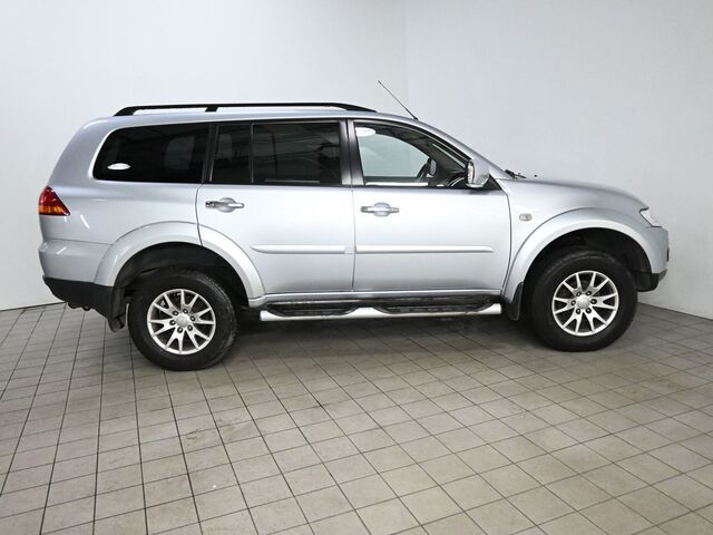 Mitsubishi Pajero Sport 2012