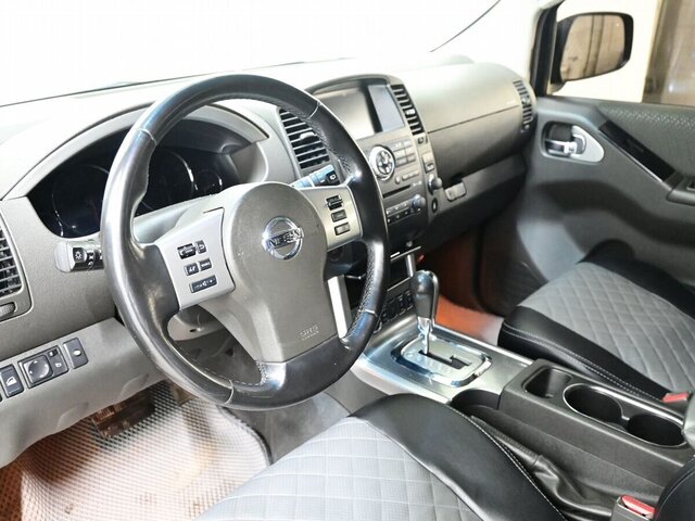 Nissan Pathfinder 2011