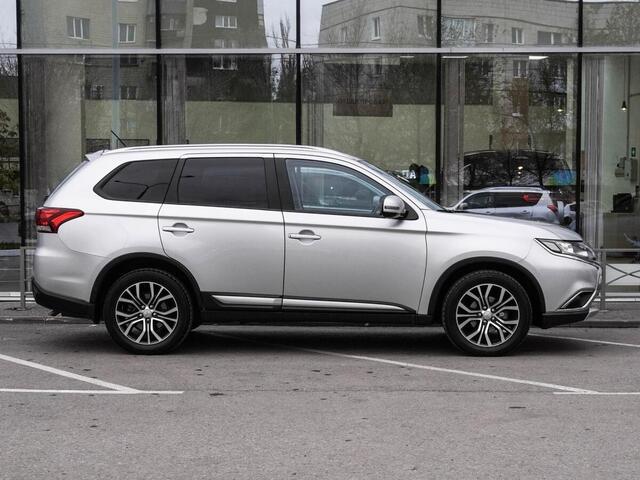 Mitsubishi Outlander 2016