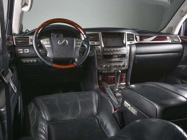 Lexus LX 2010