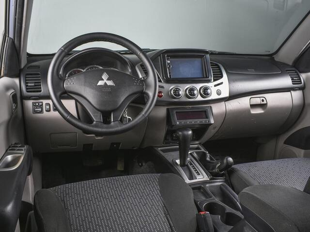 Mitsubishi L200 2012