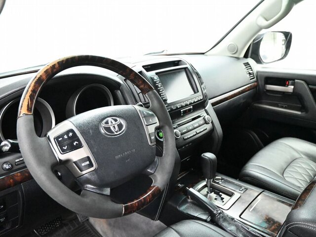 Toyota Land Cruiser 2010