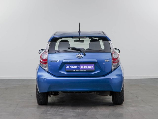 Toyota Prius c 2012