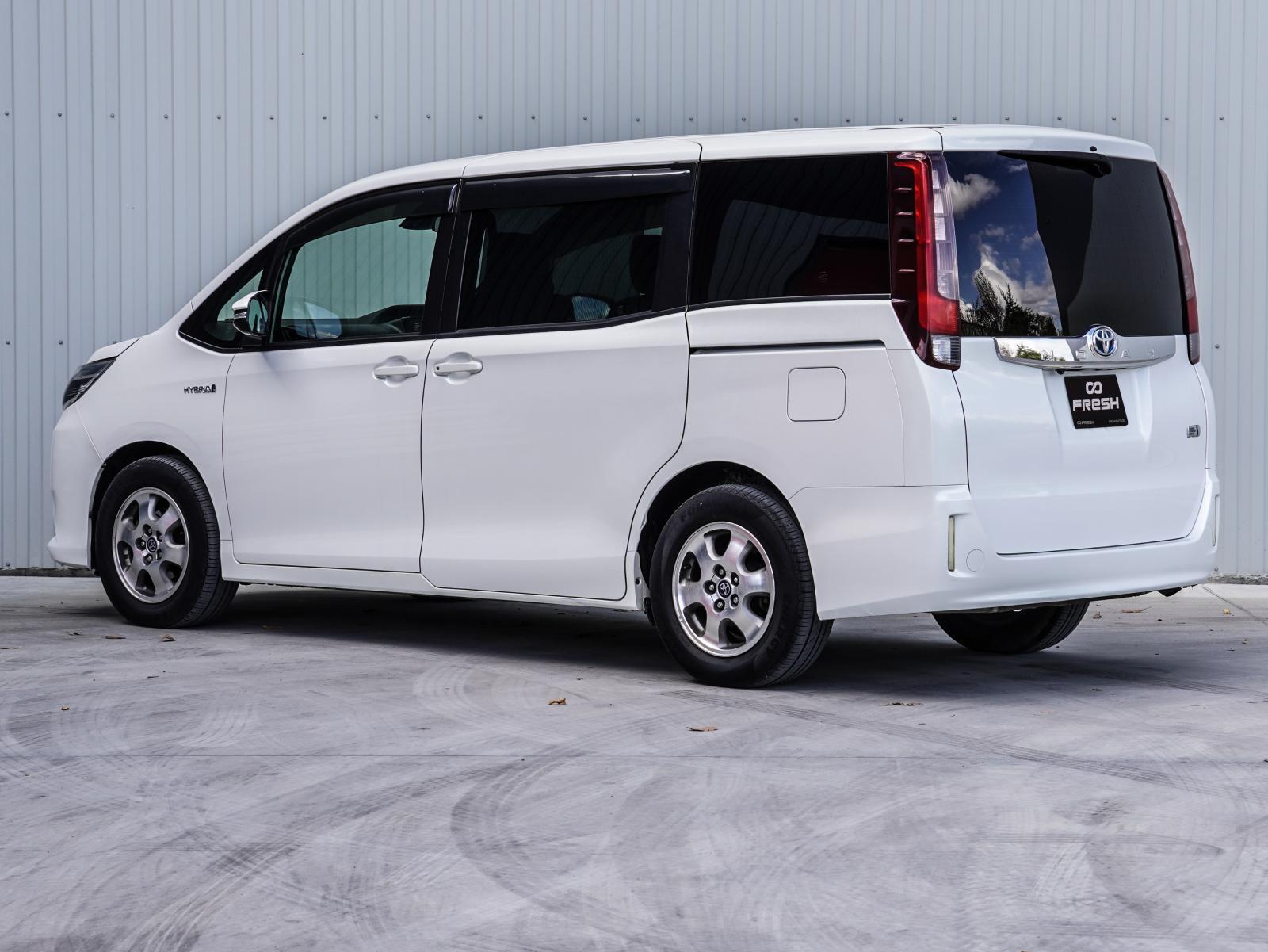 Nissan Serena 2013