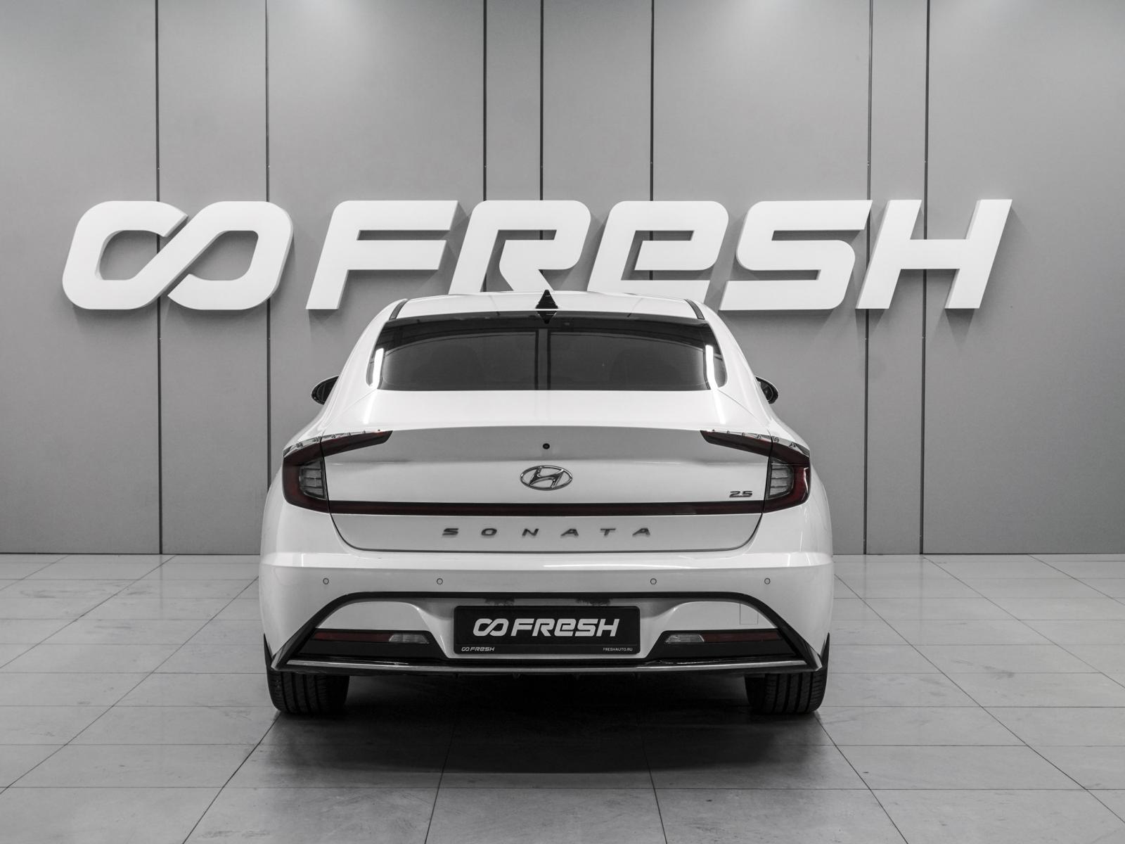 Hyundai Genesis 2016